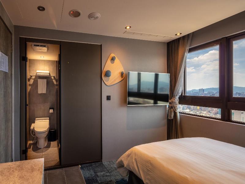 Roaders Plus Hotel Taipei Station image