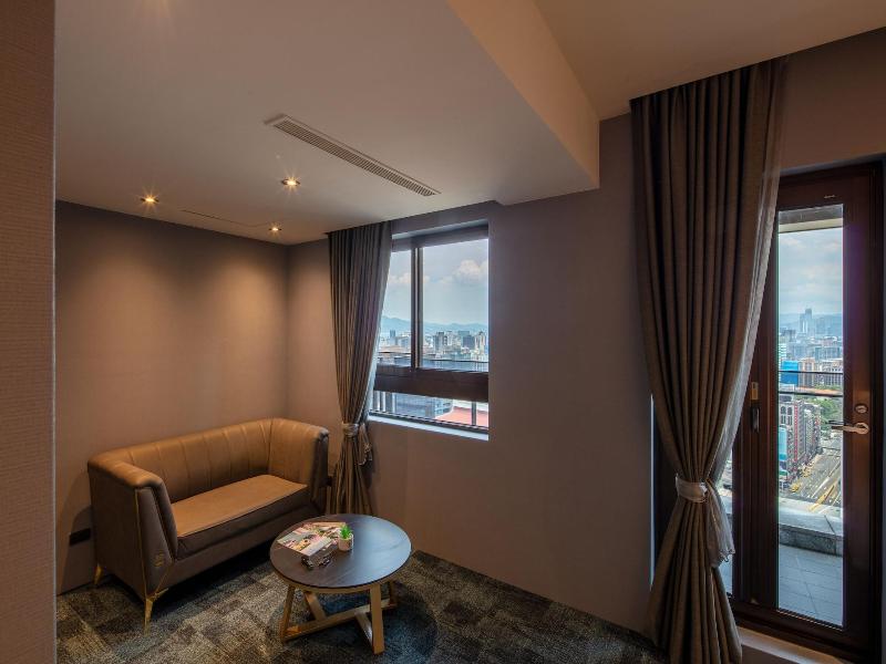 Roaders Plus Hotel Taipei Station image