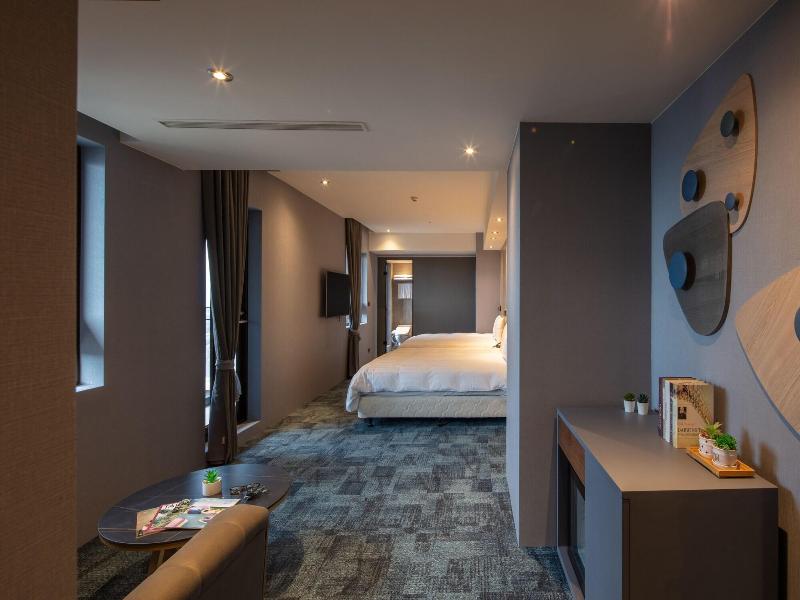 Roaders Plus Hotel Taipei Station image