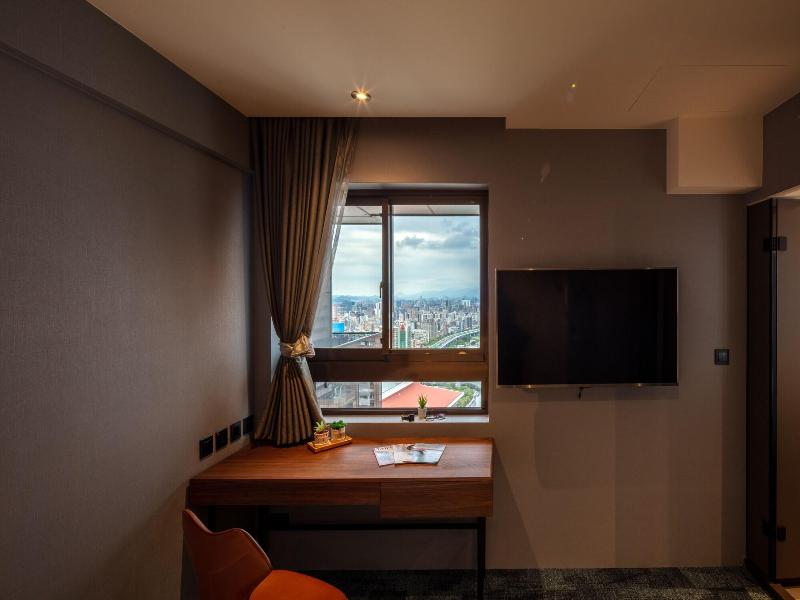 Roaders Plus Hotel Taipei Station image