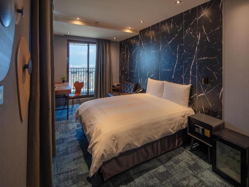 Roaders Plus Hotel Taipei Station image