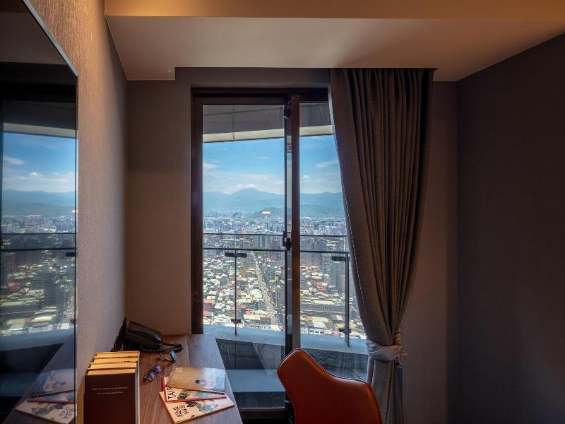 Roaders Plus Hotel Taipei Station image