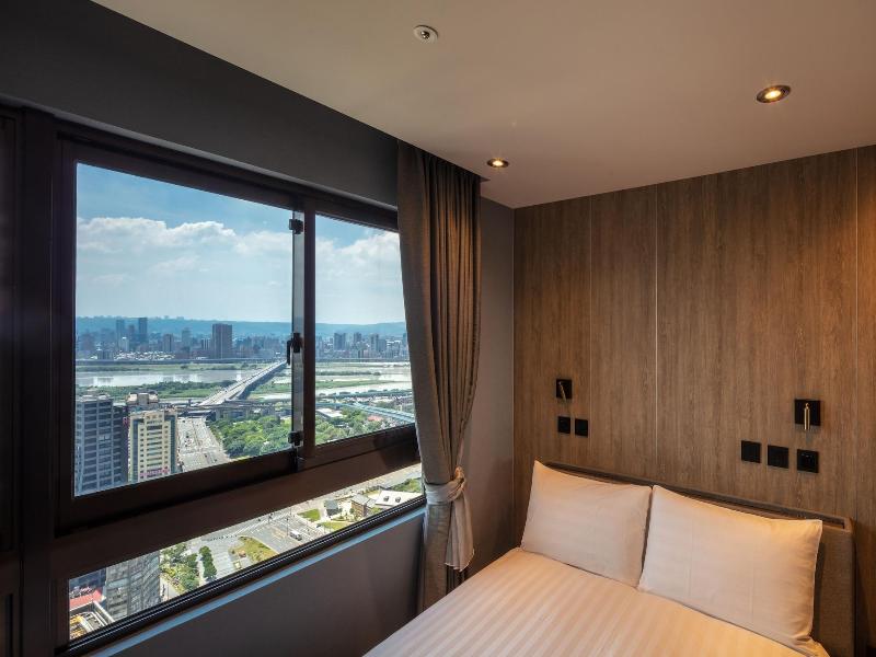 Roaders Plus Hotel Taipei Station image