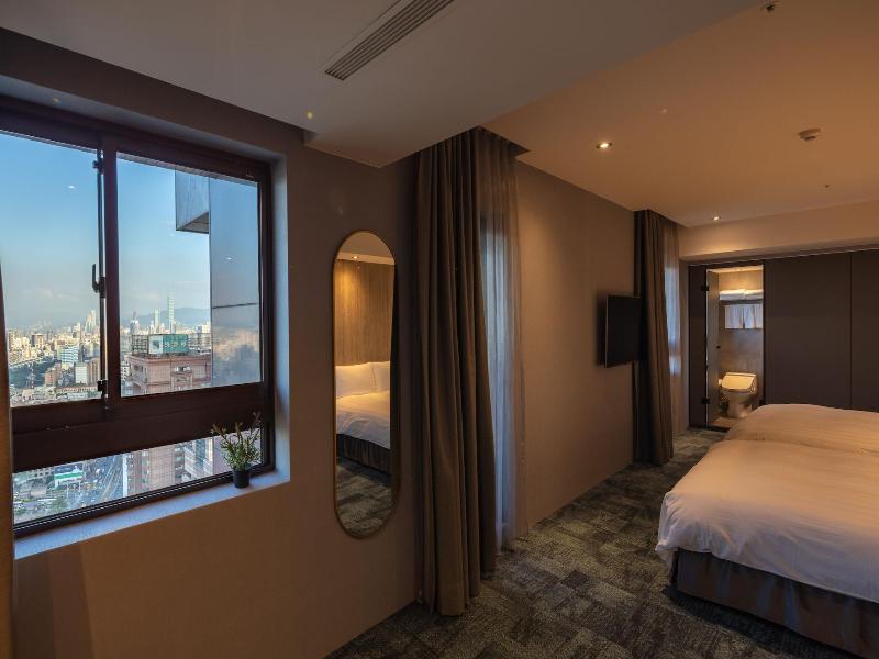 Roaders Plus Hotel Taipei Station image