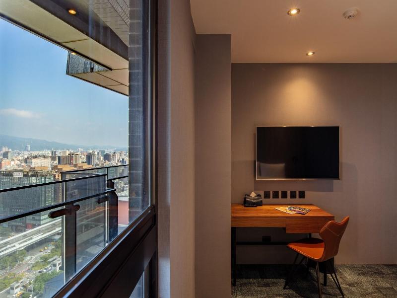 Roaders Plus Hotel Taipei Station image