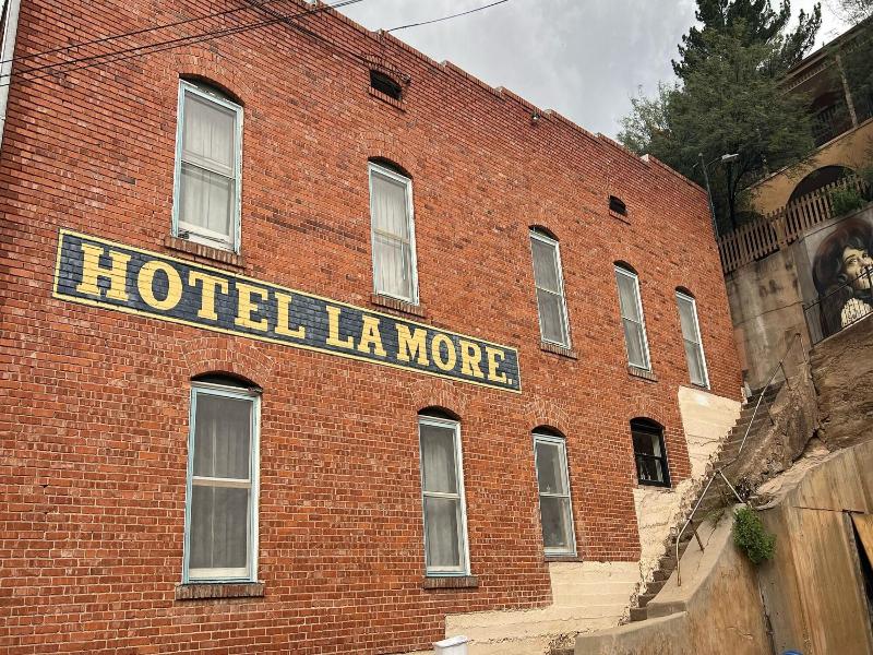 Hotel La More At The Bisbee Inn — exterior view