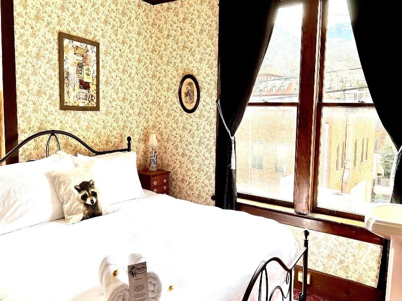 Hotel La More At The Bisbee Inn image