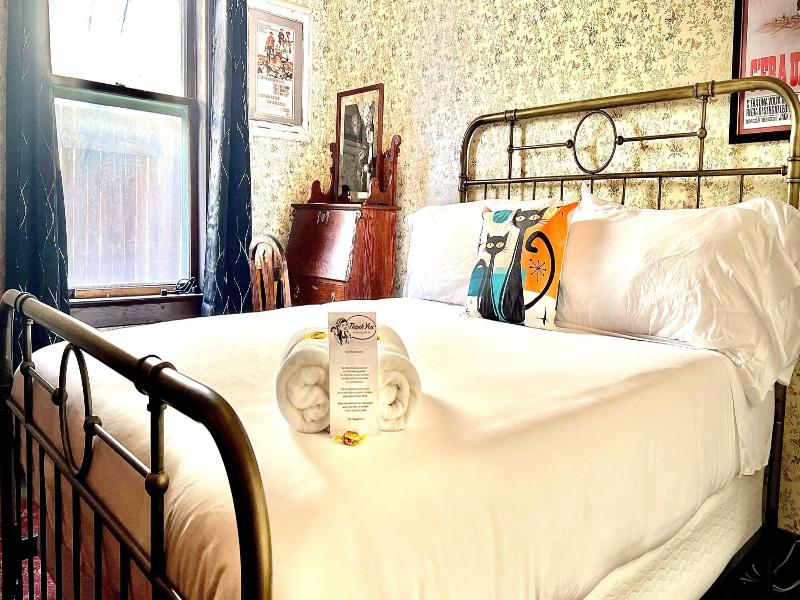Hotel La More At The Bisbee Inn image