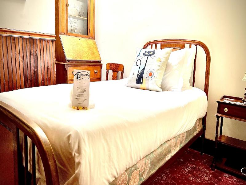 Hotel La More At The Bisbee Inn image