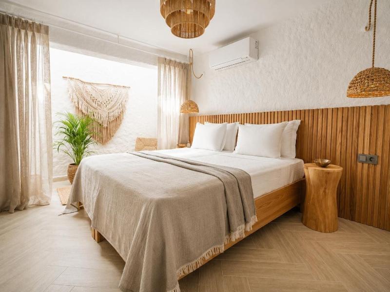 DOUBLE SUPERIOR QUEEN BED