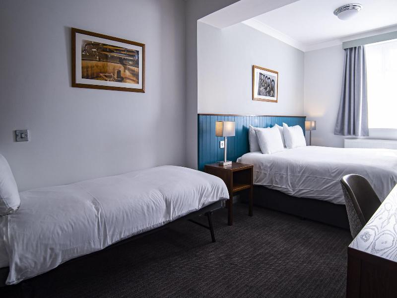 The Highfield Hotel By Greene King Inns image