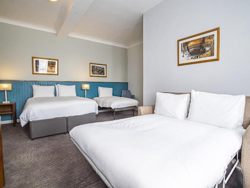 The Highfield Hotel By Greene King Inns image