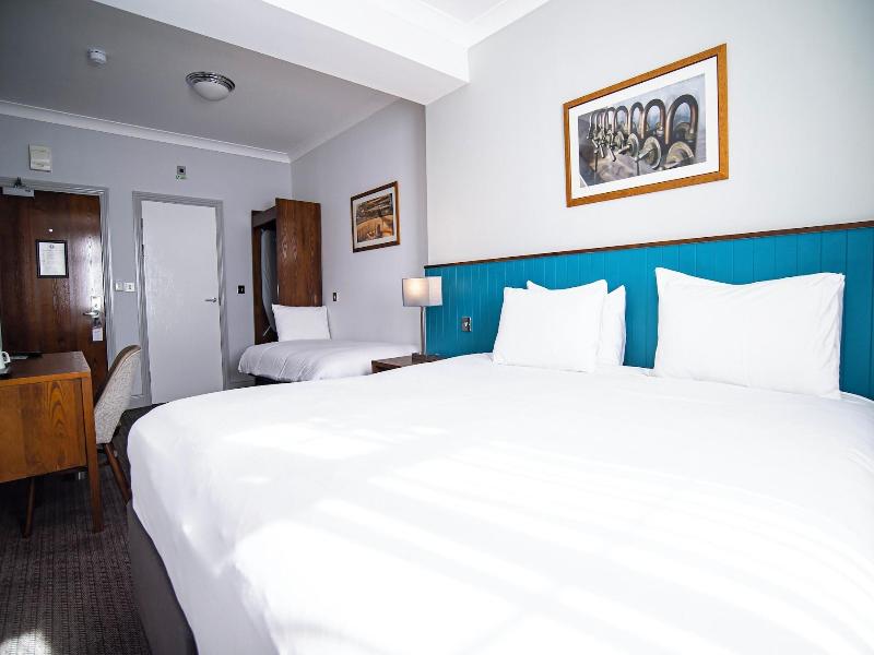 The Highfield Hotel By Greene King Inns image