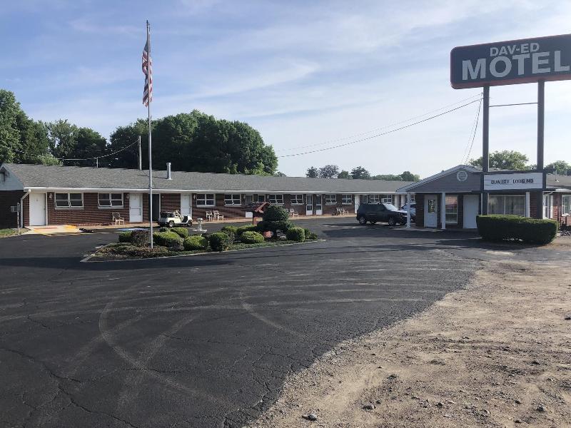 Dav Ed Motel image