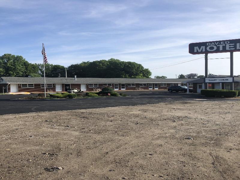 Dav Ed Motel image
