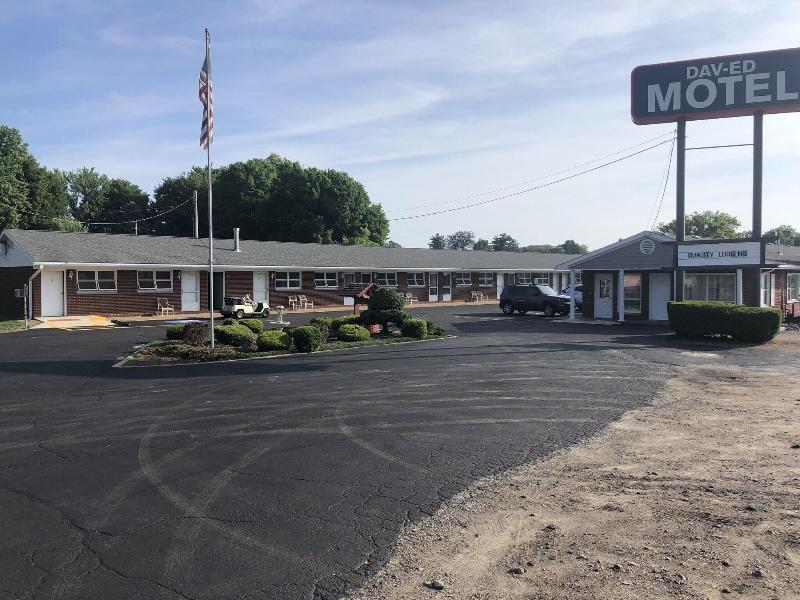 Dav Ed Motel image