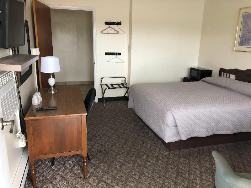 Dav Ed Motel image