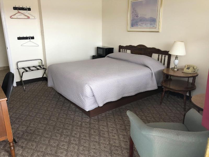 Dav Ed Motel image