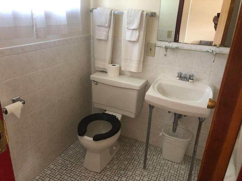 Dav Ed Motel image