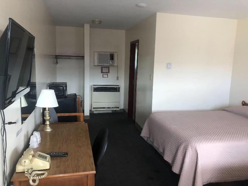 Dav Ed Motel image