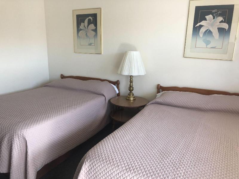 Dav Ed Motel image
