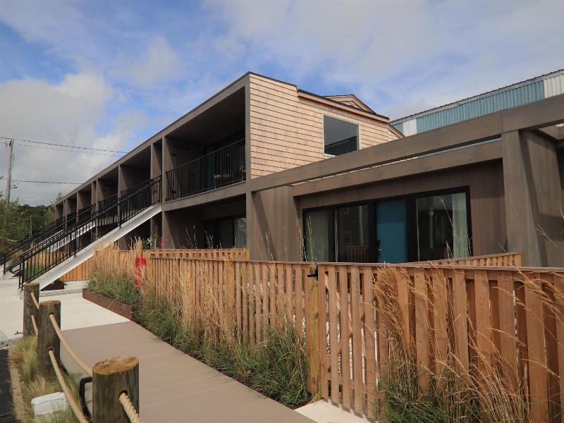 The Shoals Suites And Slips image