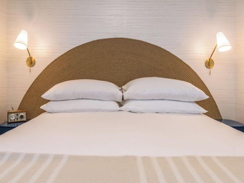 The Shoals Suites And Slips image