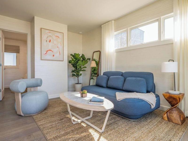 The Shoals Suites And Slips image