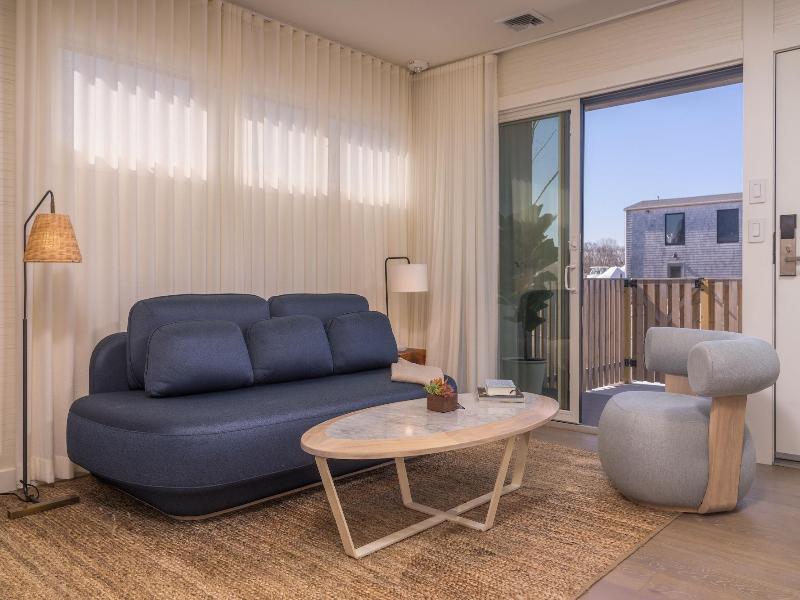 The Shoals Suites And Slips image