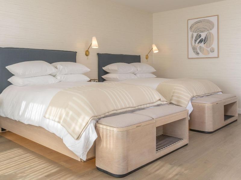 The Shoals Suites And Slips image