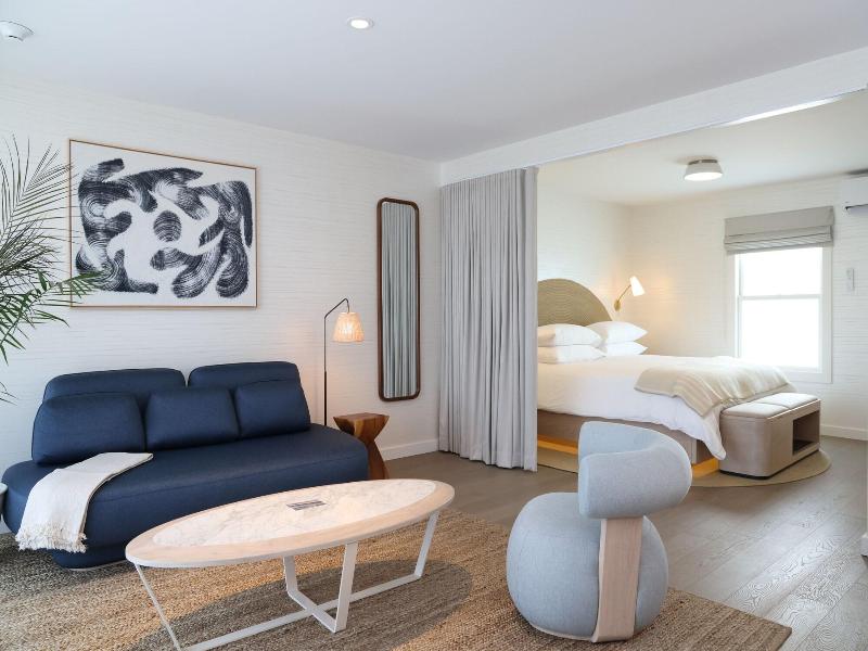 The Shoals Suites And Slips image