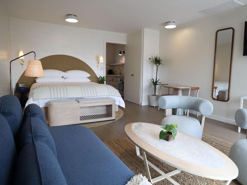 The Shoals Suites And Slips image