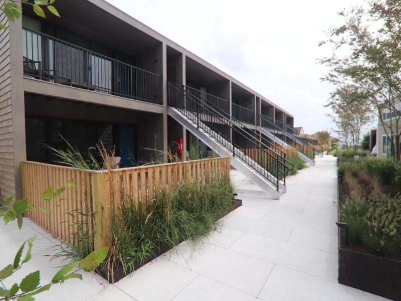 The Shoals Suites And Slips image