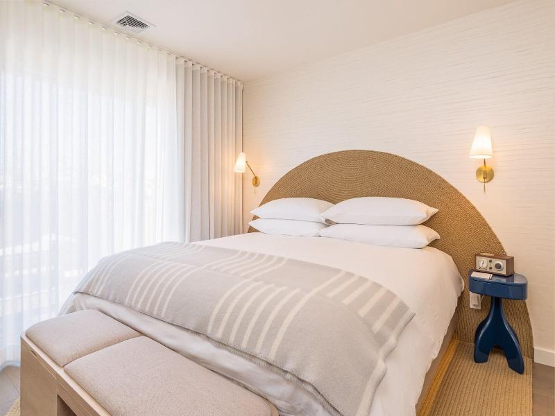 The Shoals Suites And Slips image