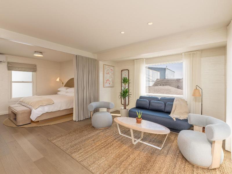 The Shoals Suites And Slips image