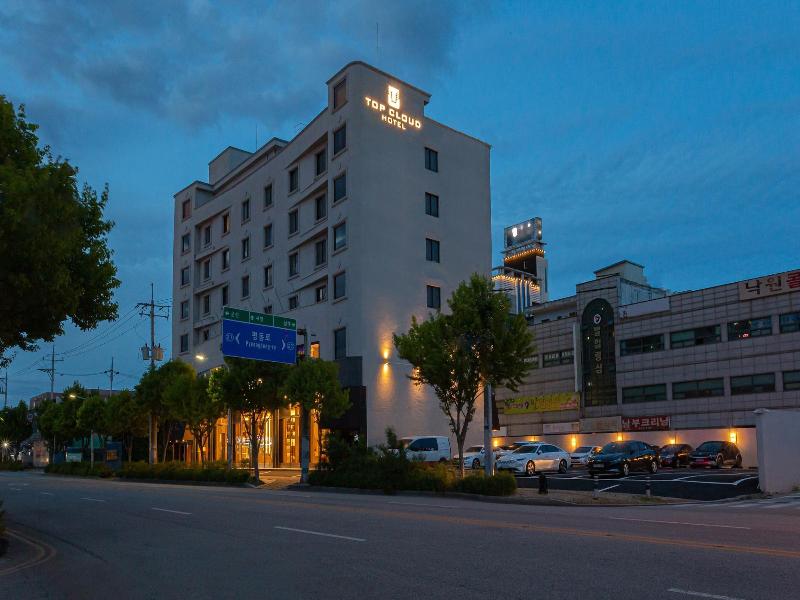 Topcloud Hotel Iksan image