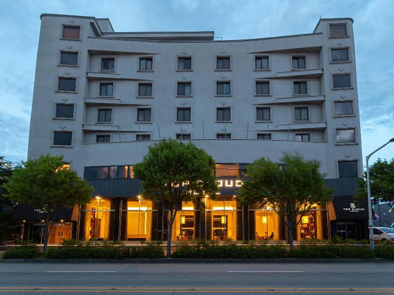 Topcloud Hotel Iksan image