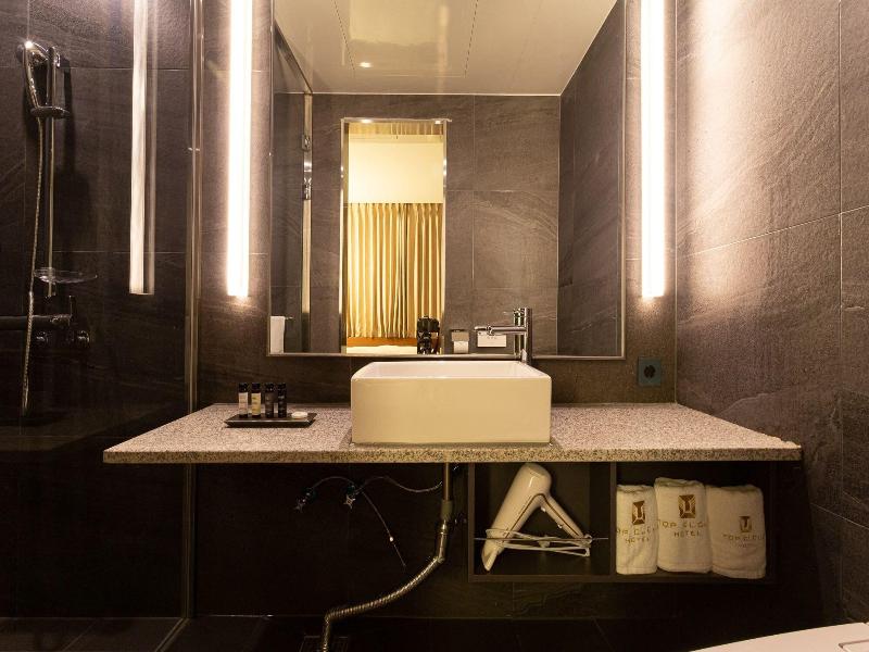 Topcloud Hotel Iksan image