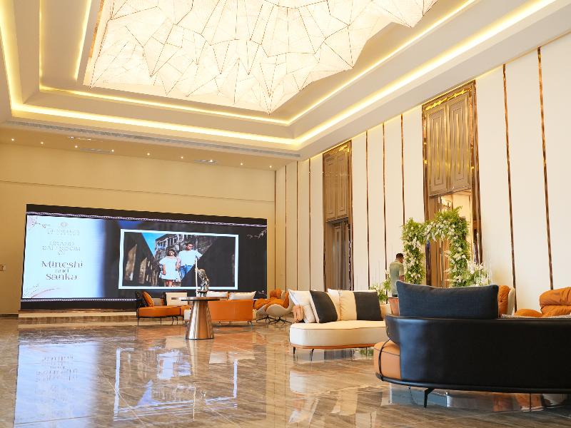 Grandeeza Hotel By Galison  — view