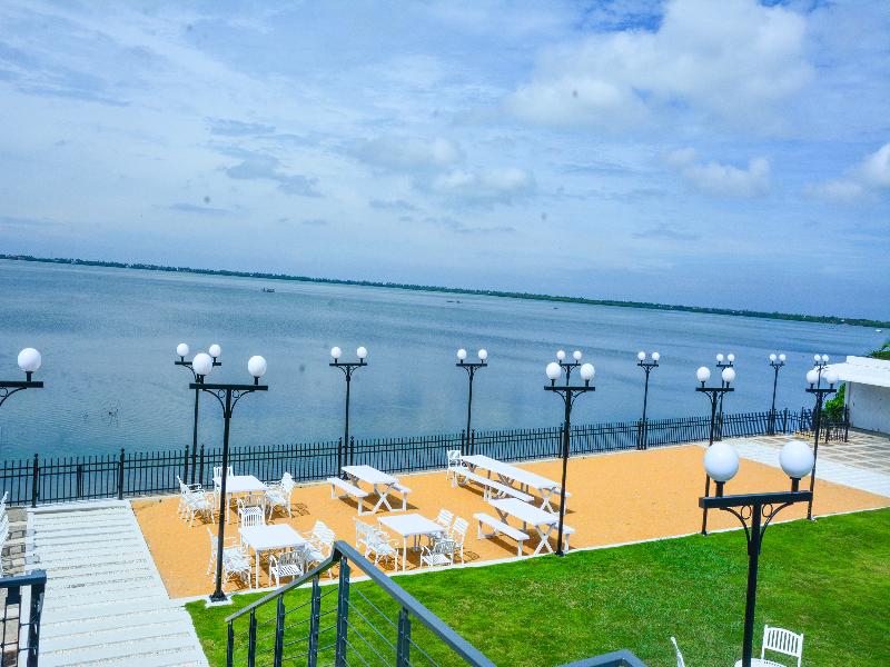 Grandeeza Hotel By Galison  image