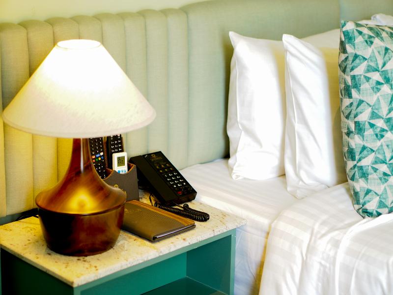 Grandeeza Hotel By Galison  image