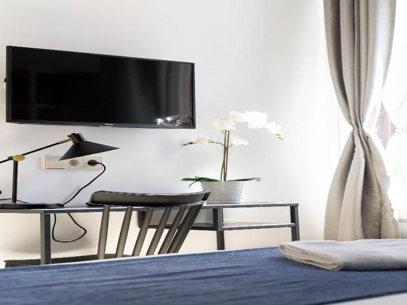 Caliu Apartments Barcelona Camp Nou image