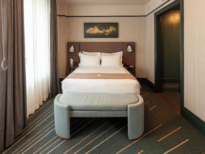 The Flat Iron Hotel image