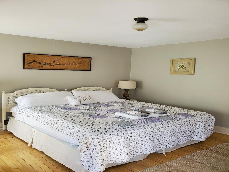 DOUBLE QUEEN SIZE BED