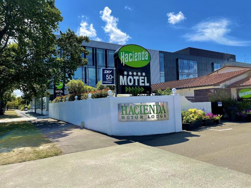 Hacienda Motor Lodge image