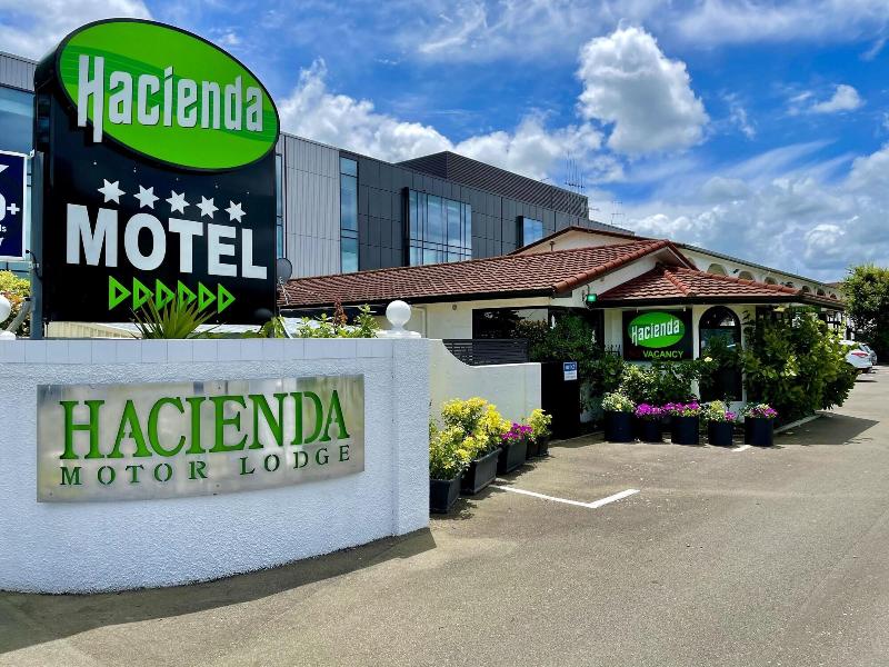 Hacienda Motor Lodge image