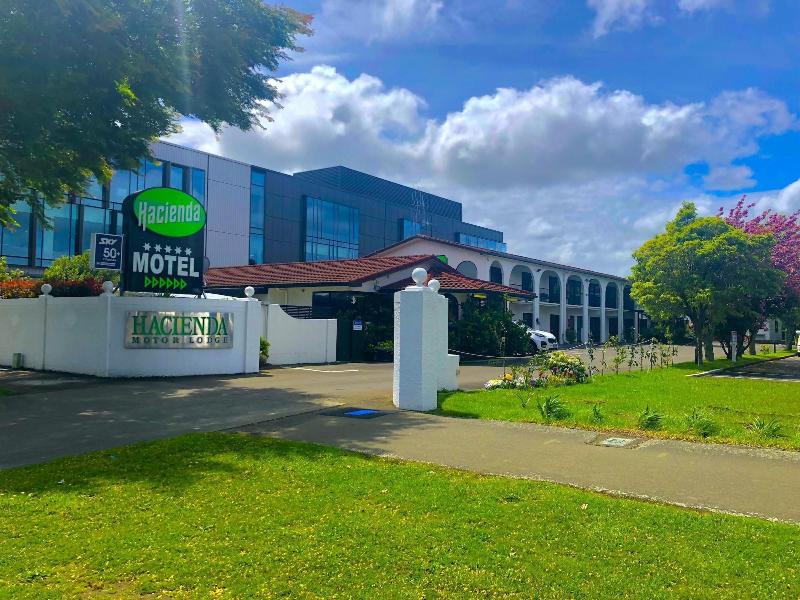 Hacienda Motor Lodge image