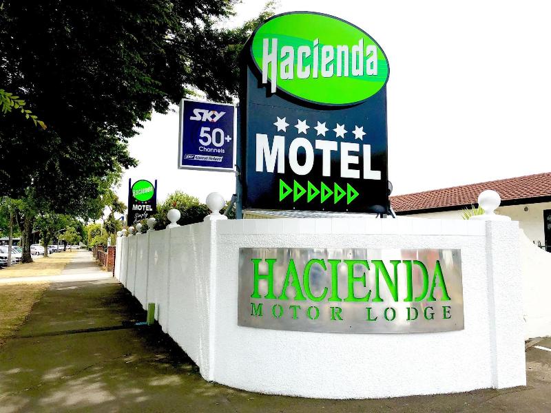 Hacienda Motor Lodge image