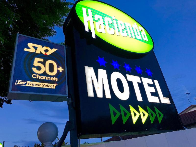 Hacienda Motor Lodge image