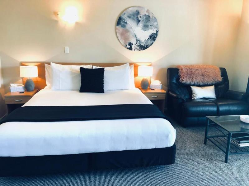 Hacienda Motor Lodge image